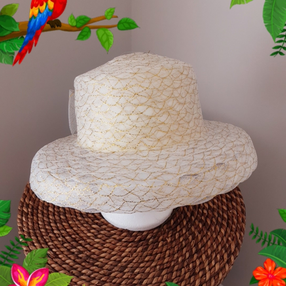 Women's brim hat